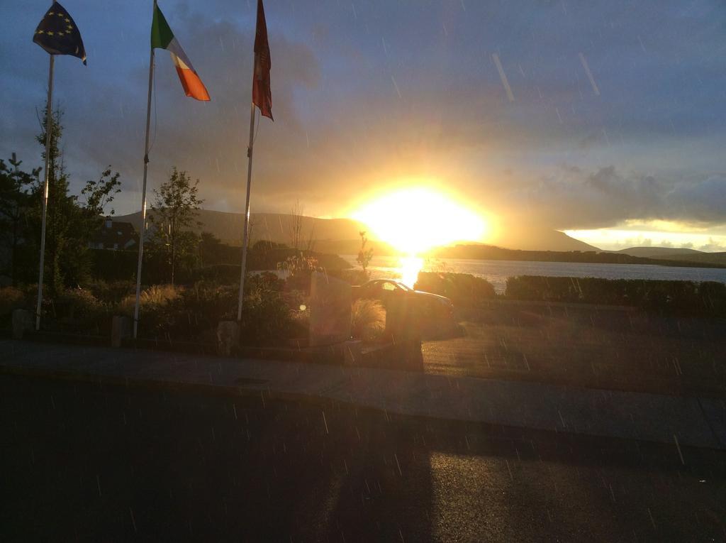 Achill Sound Hotel - Ostan Ghob A'Choire Exterior foto