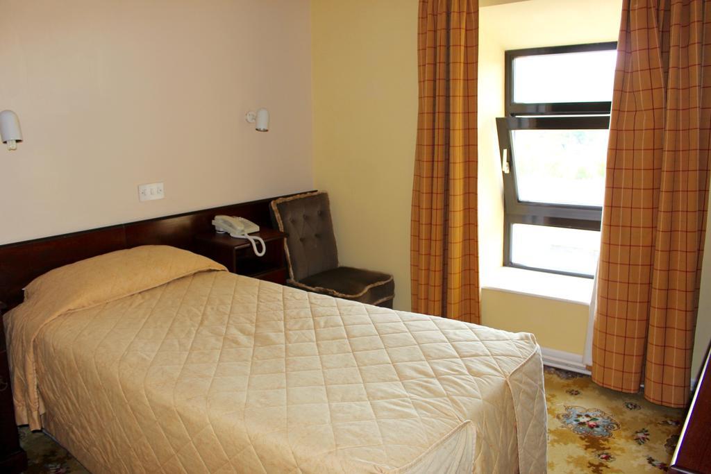 Achill Sound Hotel - Ostan Ghob A'Choire Exterior foto